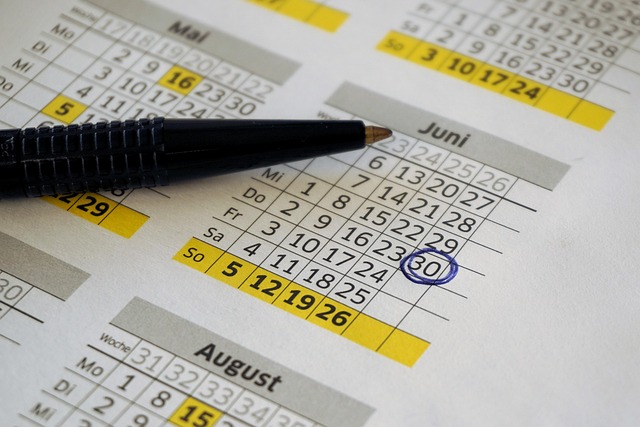 A German year planner with one date circled in pen.